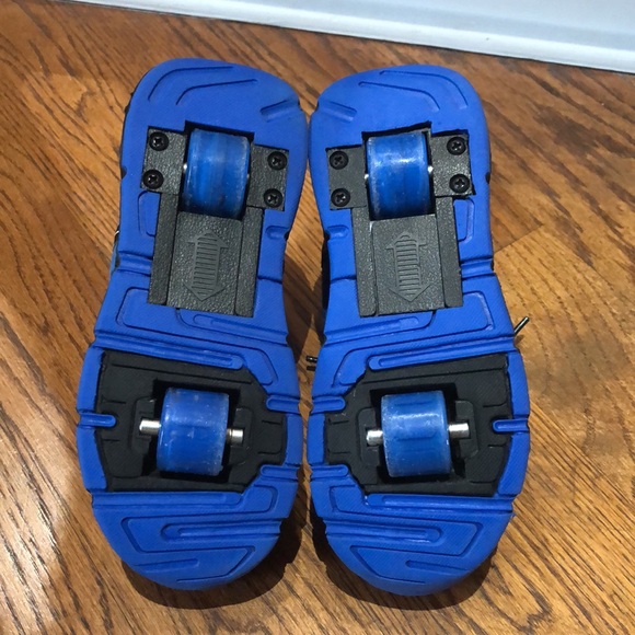 HOVERKICKS Kids Roller Skate Shoe with Wheels  Unisex Sneaker Preloved Condition - Picture 8 of 9